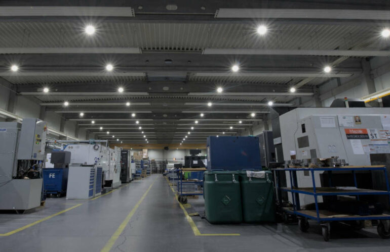 Efektivita a úspory: Proč přecházet na průmyslová LED světla